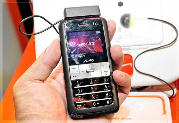 Новый Mio Leap K1 – телефон с поддержкой GPS и экранами с обеих сторон