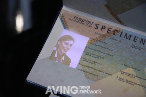 Паспорта с AMOLED  вместо фото