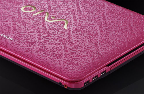 Sony представила ноутбук с резным орнаментом Vaio VPCEA290X