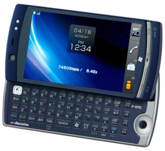 Fujitsu Loox F-07C – смартфон с Symbian и Windows 7