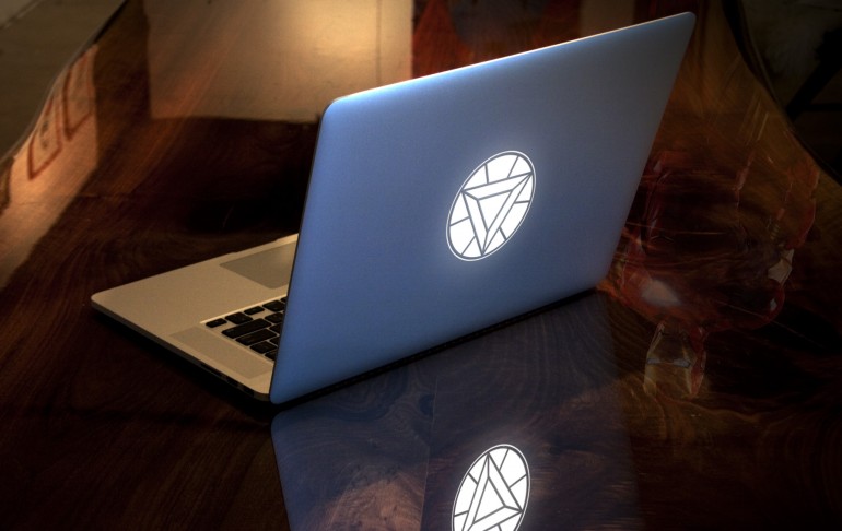 Uncover превратит логотип Apple на MacBook в произведение искусства