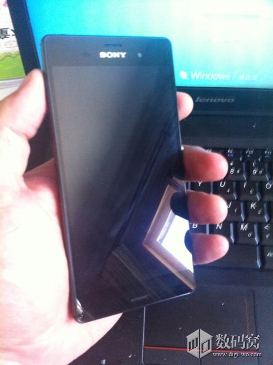 В Сети появились изображения Sony Xperia Z3