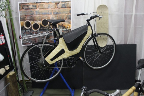 Электрический велосипед Bamboost из бамбука и бальзы