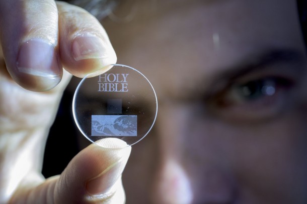 5D-диски сохранят данные на миллиарды лет