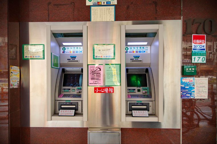 Дерзкое ограбление на  Тайване: грабители взломали около 30 банкоматов
