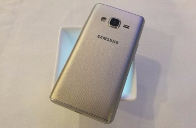 Samsung показал новый смартфон на ОС Tizen 2.4