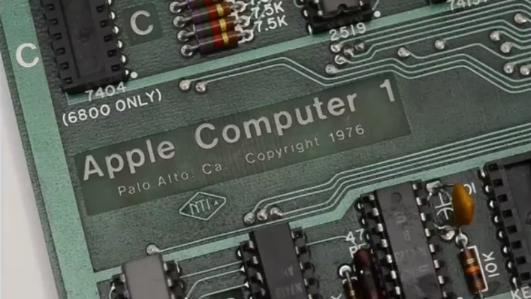 За раритетный компьютер от Apple выручили 50 миллионов рублей