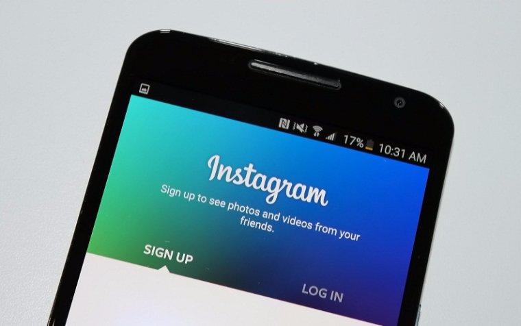 Instagram презентовал новую функцию, которая позволит добавлять сразу несколько фотографий