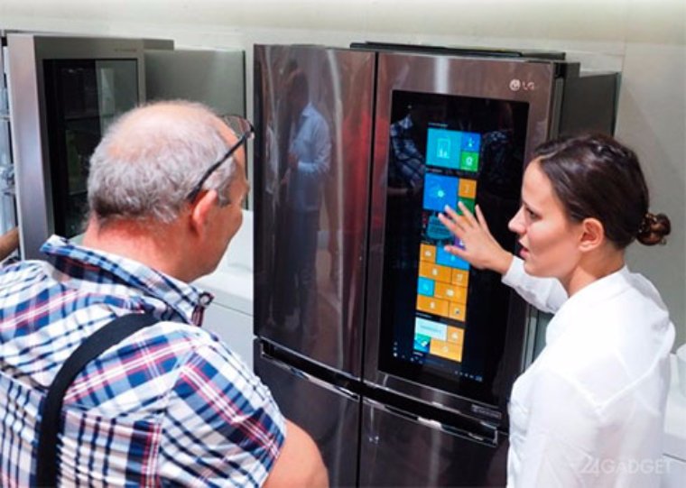 LG показала «умный» холодильник с Windows 10 на борту