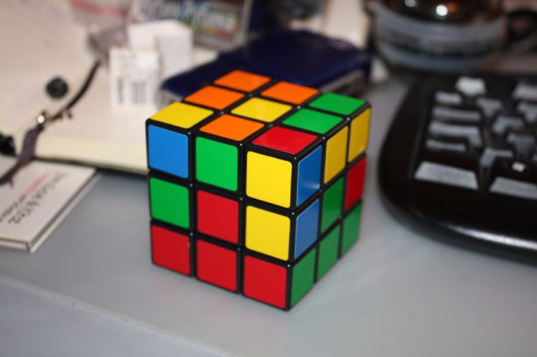 Робот установил новый рекорд скорости по сборке кубика Рубика