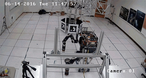В лаборатории NASA взорвался робот-спасатель