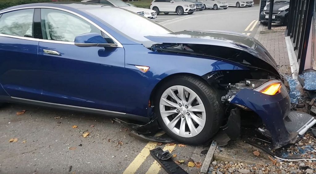 tesla-crashed-6