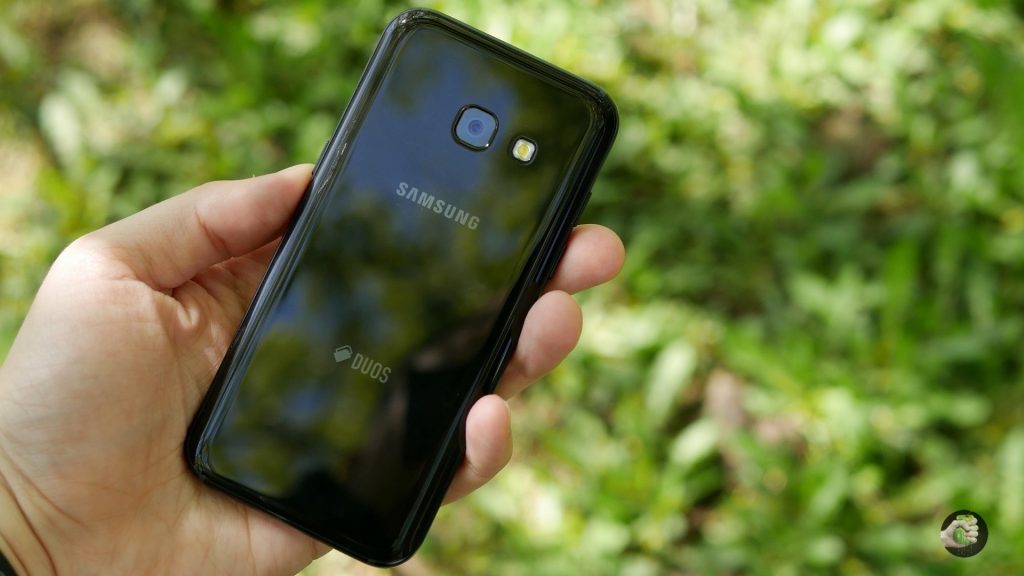 Samsung Galaxy A3 (2017): зачем платить больше?
