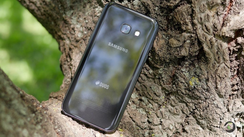 Samsung Galaxy A3 (2017): зачем платить больше?