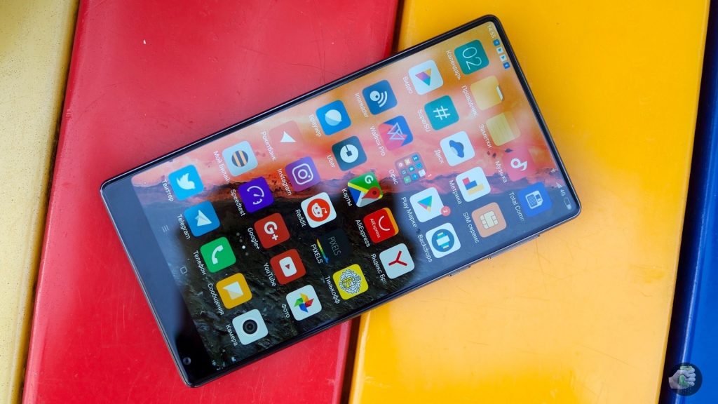 Xiaomi Mi Mix 18K: рамки меньше, золота больше