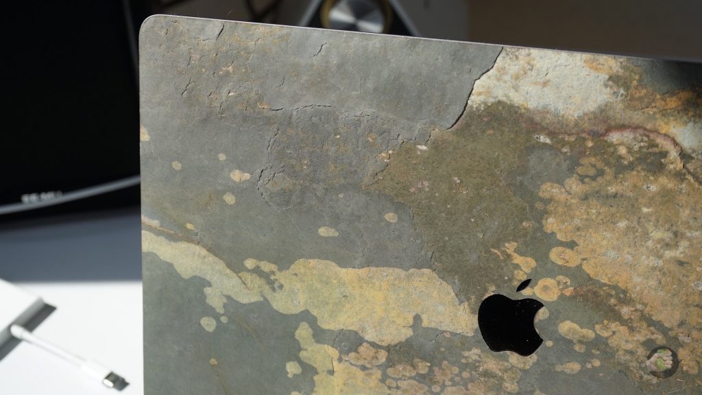 Relic Form — пробуем покрытие для MacBook из камня!