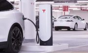 Тесла представила небольшие станции зарядки, предназначенные для городов