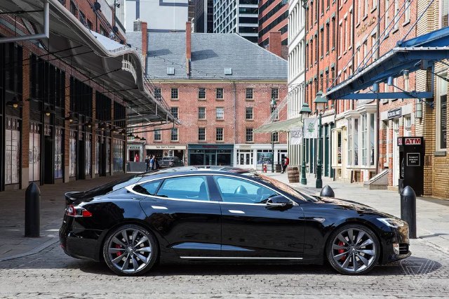 Tesla избавляется от самой дешевой модели S