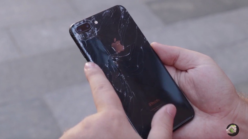 Душевный тест: iPhone 8 и Samsung Galaxy Note 8 раздобали о плитку