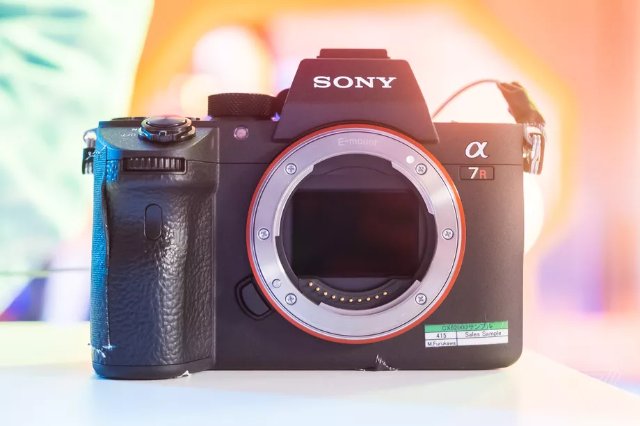 Sony показала новую камеру A7R III