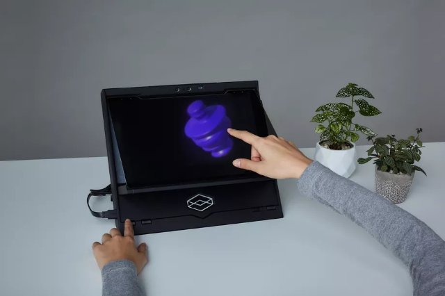 HoloPlayer One позволяет вам взаимодействовать с 3D-голограммами