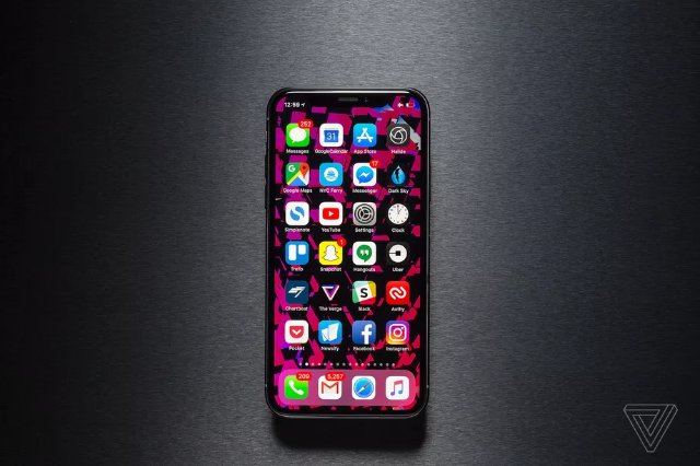 В следующем году 6.1-дюймовый iPhone вернется к более красочной металлической задней части