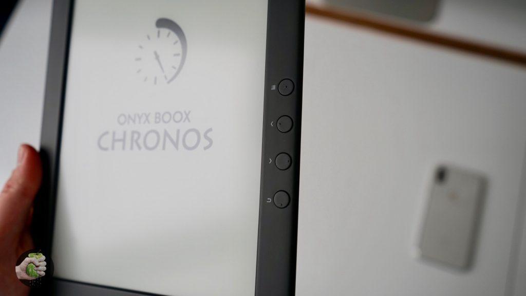 Обзор книги Onyx Boox Chronos: большой ридер для профи (и чтения в кровати)