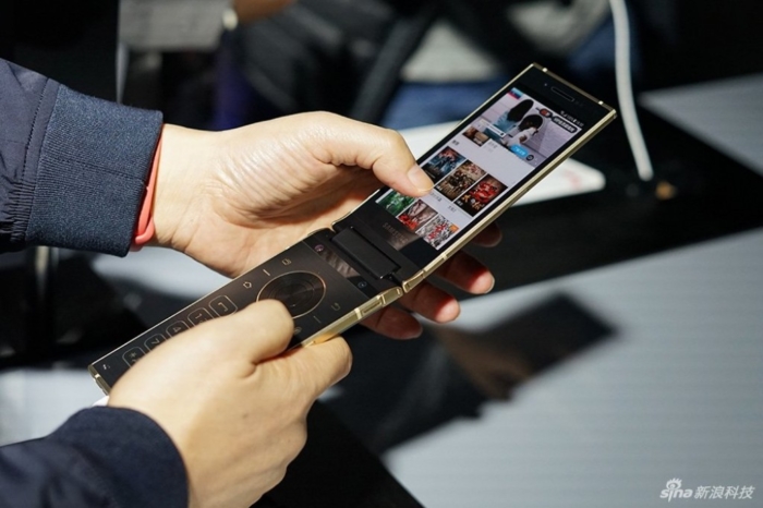 Элитная раскладушка Samsung W2018. Это вам не попсовый iPhone X