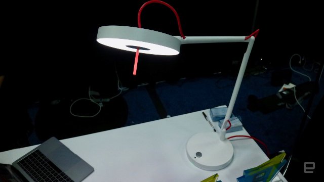 Лампа MyLiFi обеспечивает безопасный доступ в Интернет через светодиоды