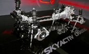 Mazda заявляет, что бензиновый двигатель следующего поколения такой же чистый, как и электромобили
