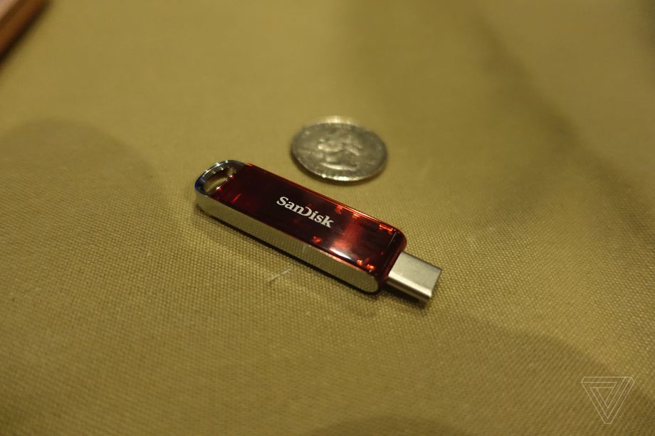 CES 2018: маленькая флешка SanDisk на 1 ТБ