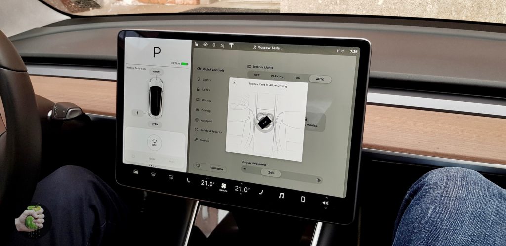 Распаковали Tesla Model 3, впечатления и факты
