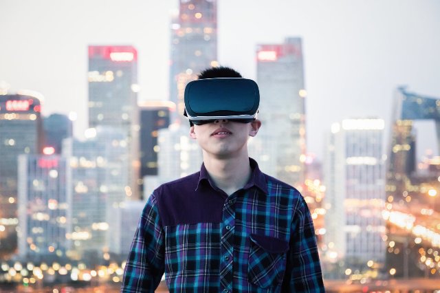Intel финансирует будущее крупномасштабных сред VR