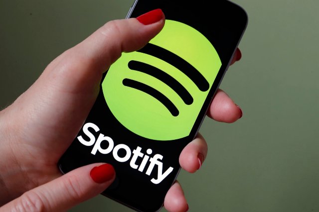 Spotify тестирует голосовой поиск в приложении
