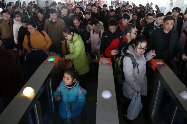 Китай запретит людям с плохим «социальным кредитом» пользоваться самолетами и поездами