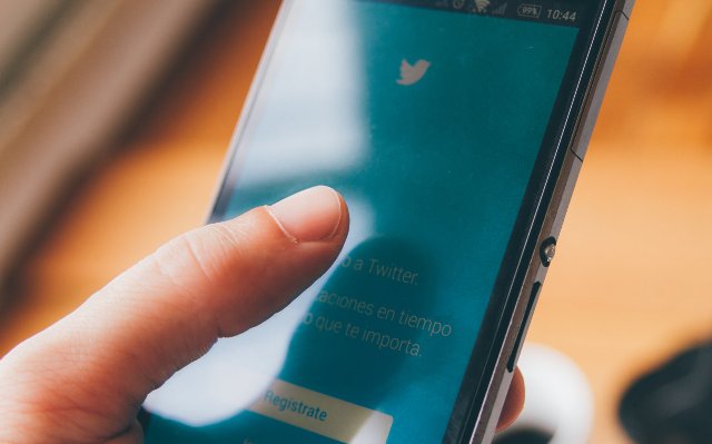 Twitter нарушает права человека, не защищая женщин