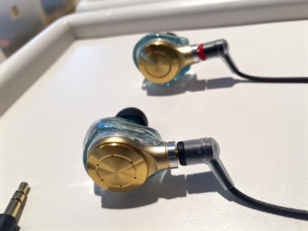 Sony Just Ear: кастомные наушники для японского рынка