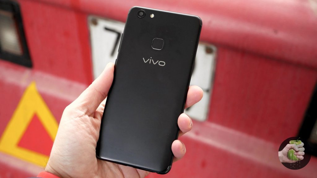 Обзор Vivo V7+: селфи-фон спешит на помощь