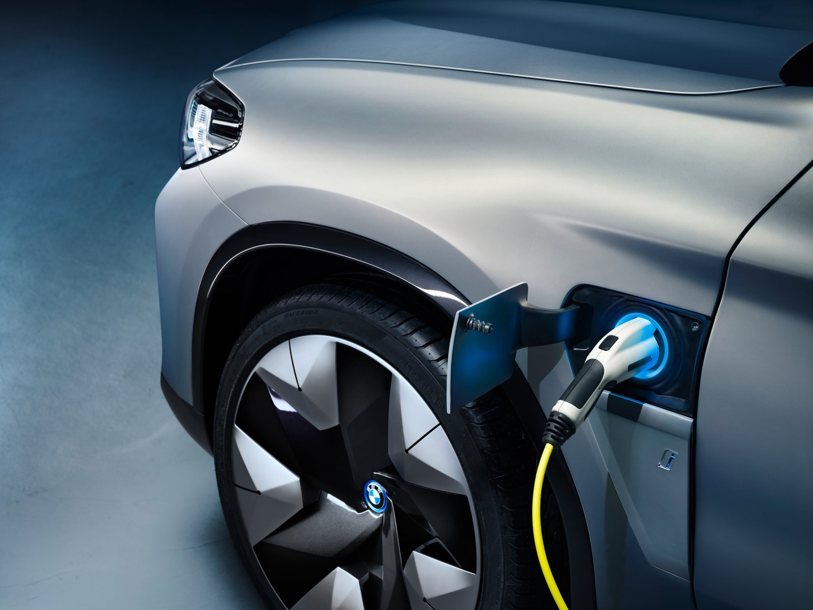 i — значит «электрический»: представлен BMW iX3