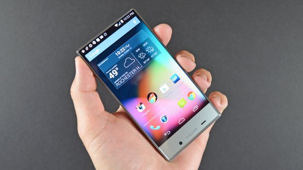 Компания-производитель Sharp готовит к выпуску смартфона среднего уровня