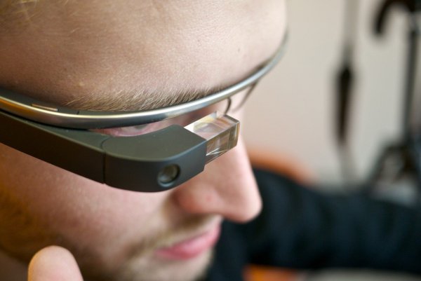 Google разрабатывает самодостаточные очки дополненной реальности