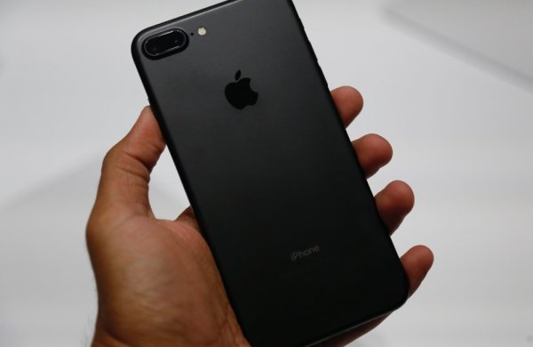 Компания Apple едва случайно не выпустила партию токсичных iPhone