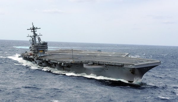 Авианосец ВМС США направили на патрулирование в Тихом Океане