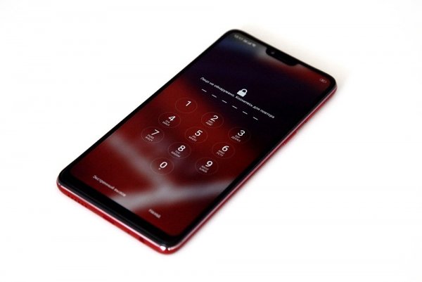 В Китае представили уникальный селфи-смартфон OPPO F7
