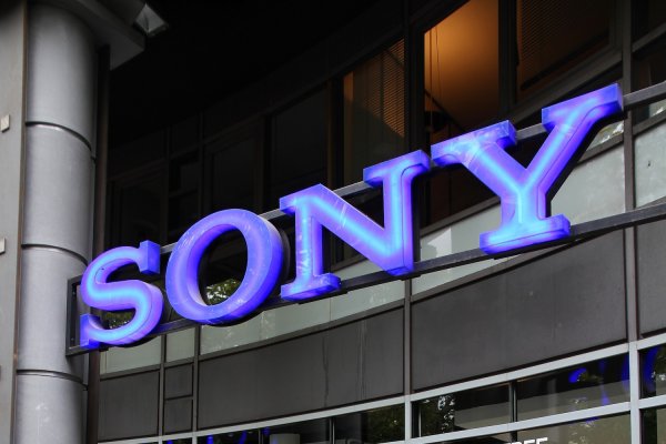 Sony не собирается спешить с производством безрамочных смартфонов