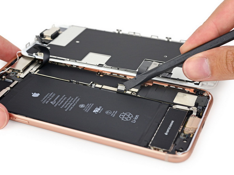 Замена стекла iPhone 8 в СЦ «Maclouds» с использованием технологии ОСА