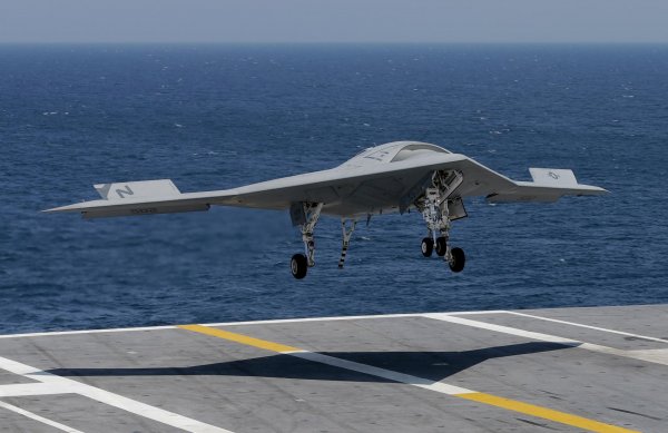 Lockheed Martin испытали систему управления дронами на авианосце