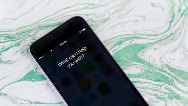 Siri от Apple больше не является самым глупым голосовым помощником