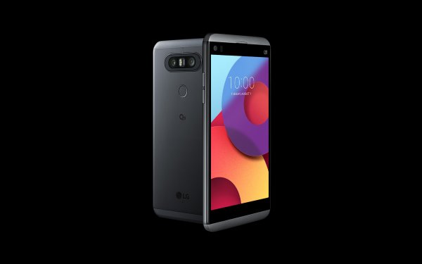 LG выпустила новый защищенный смартфон Q8