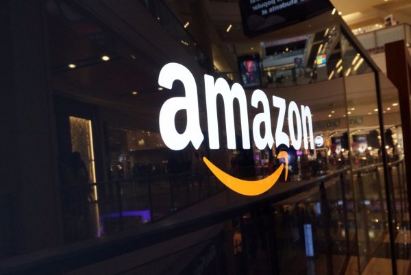 Не только Apple: Amazon стала второй компанией с капиталом в $1 трлн